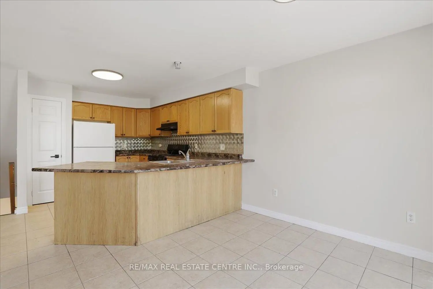 43 Decaro Crescent photo 4