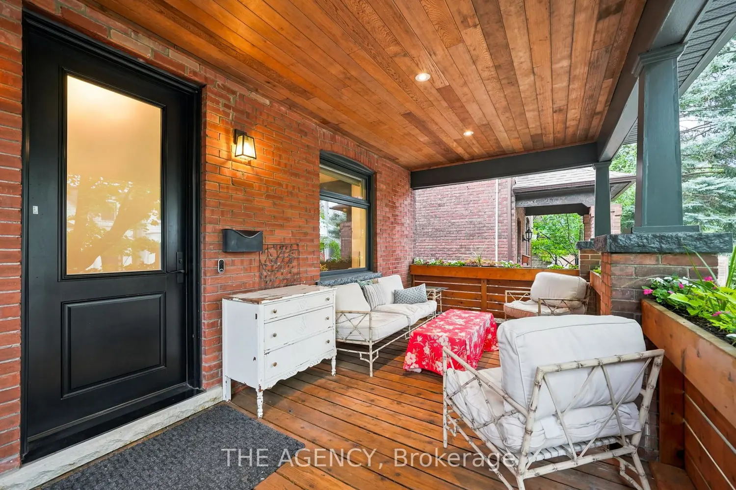 418 Soudan Avenue photo 2