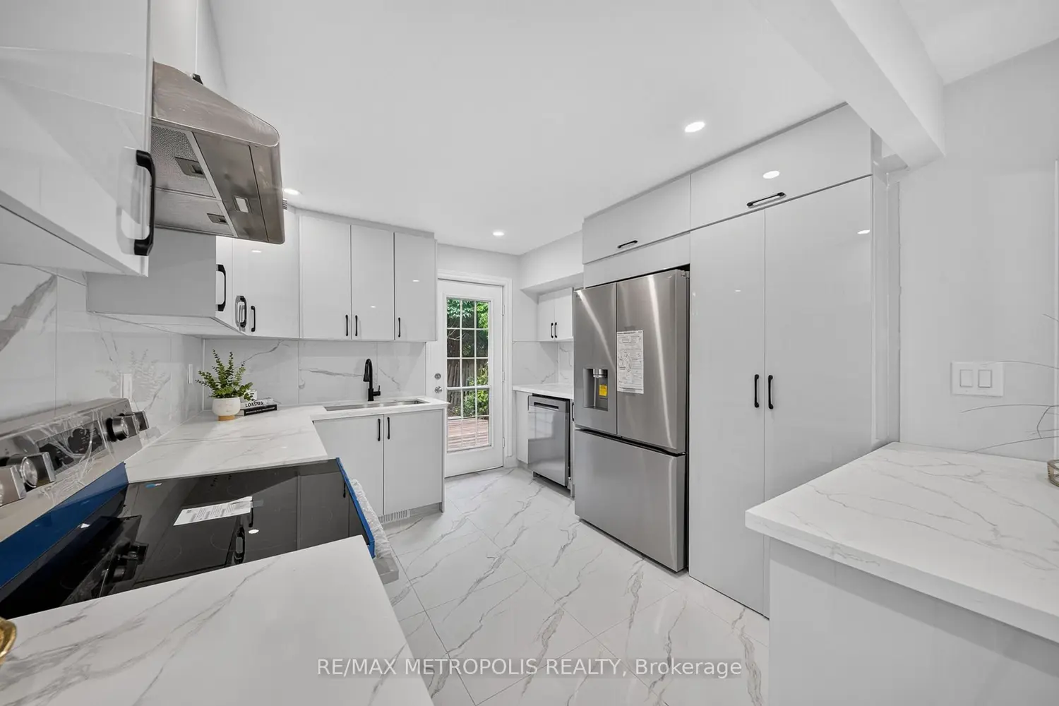208 Palmerston Avenue photo 5