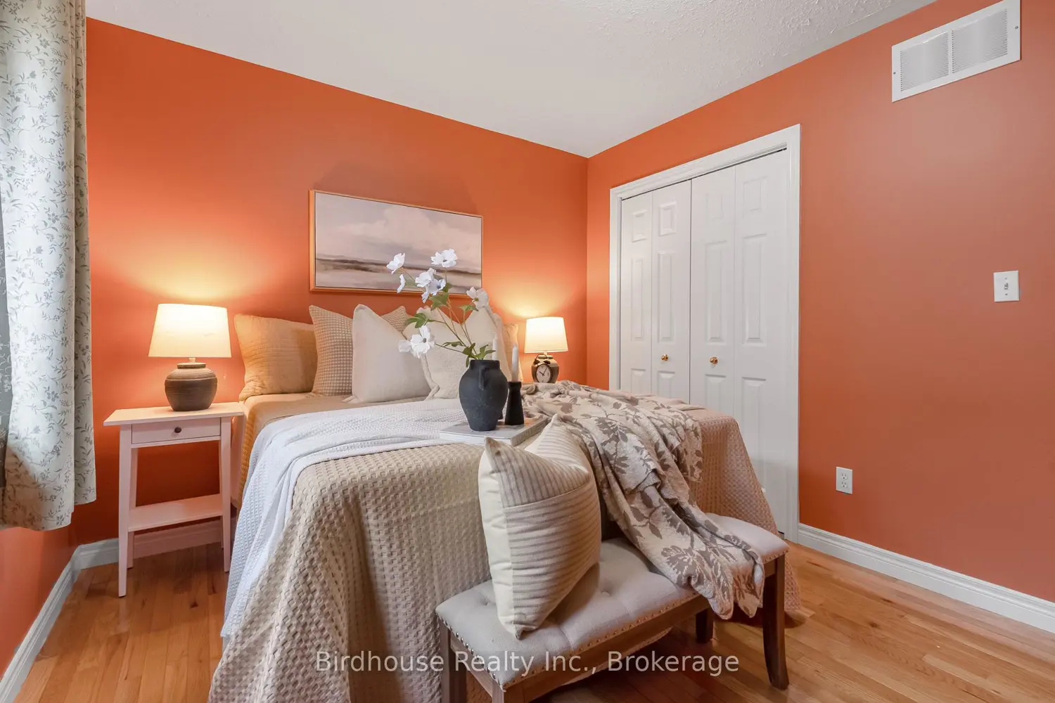 6 Eakins Crescent photo 5