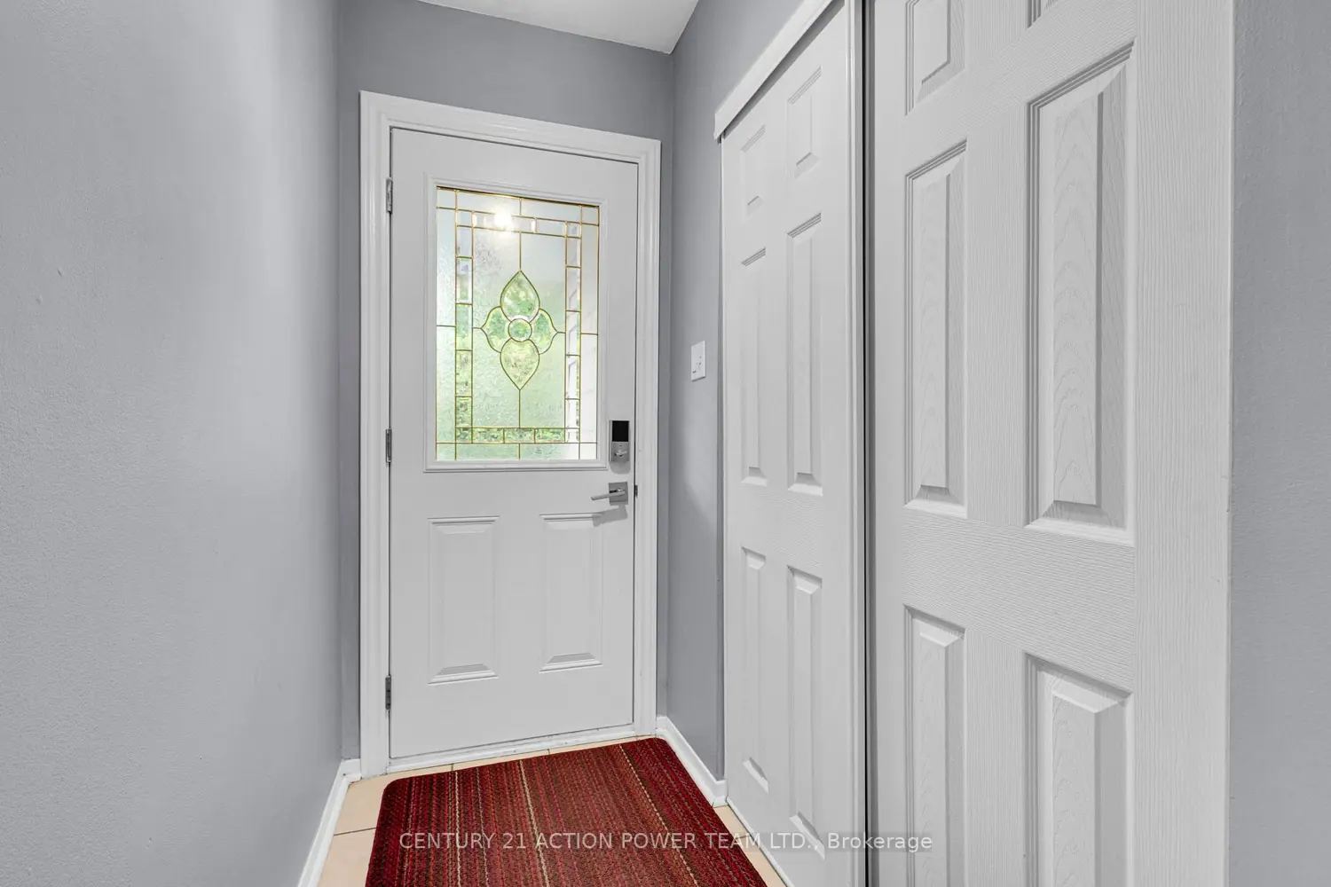 1299 Meadowlands Drive photo 2