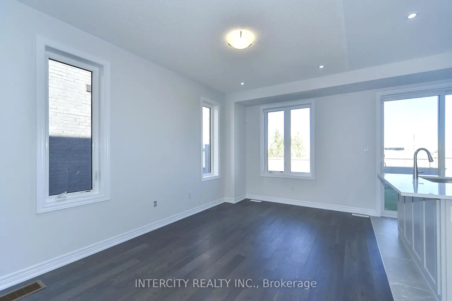 158 Mumbai Drive photo 4