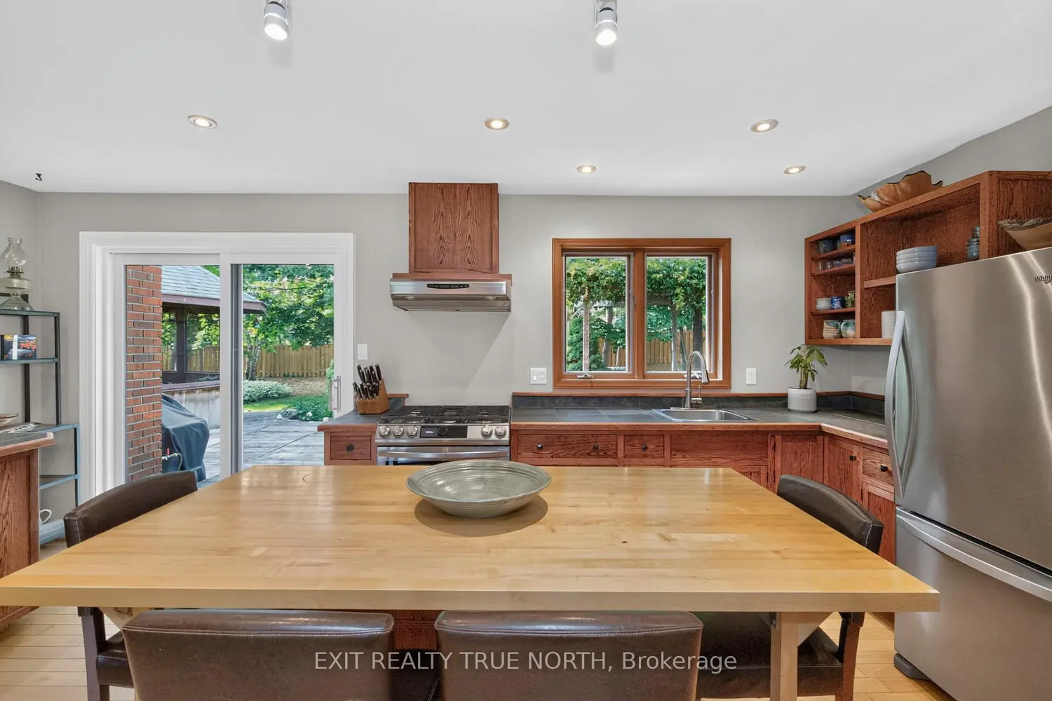 14 Rosewood Avenue photo 5