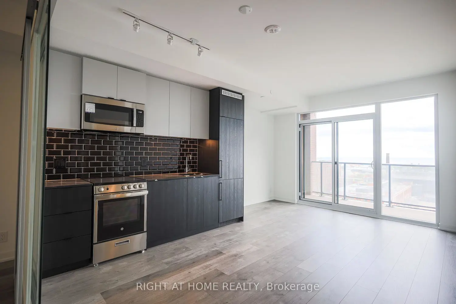 285 Dufferin Street 917 photo 4