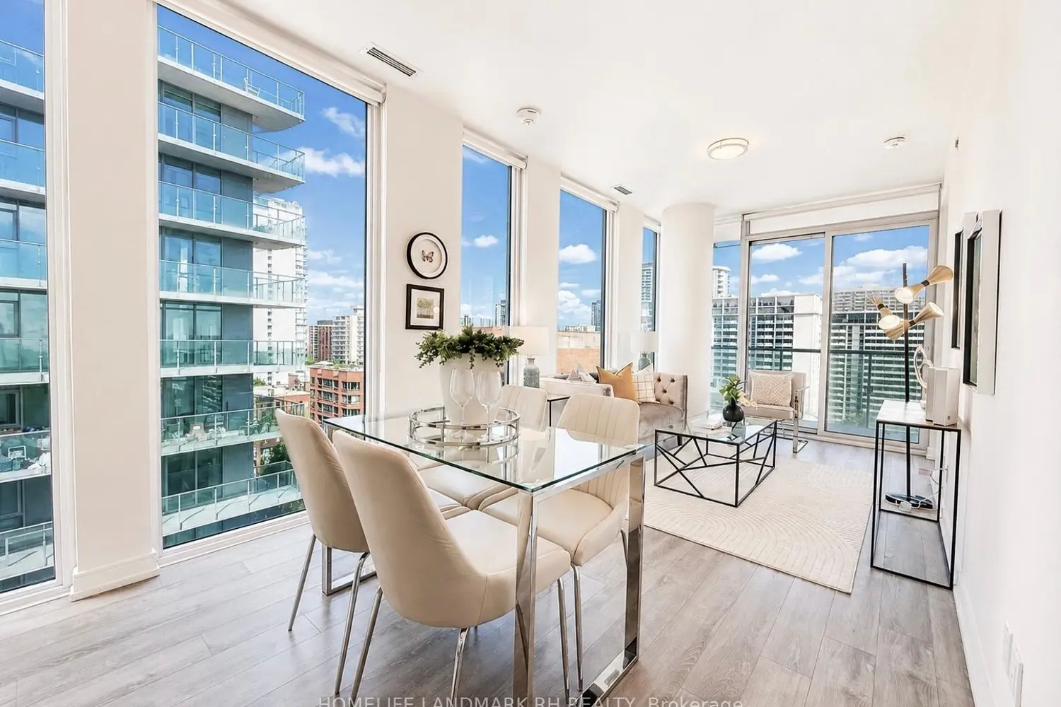 28 Wellesley Street 1004