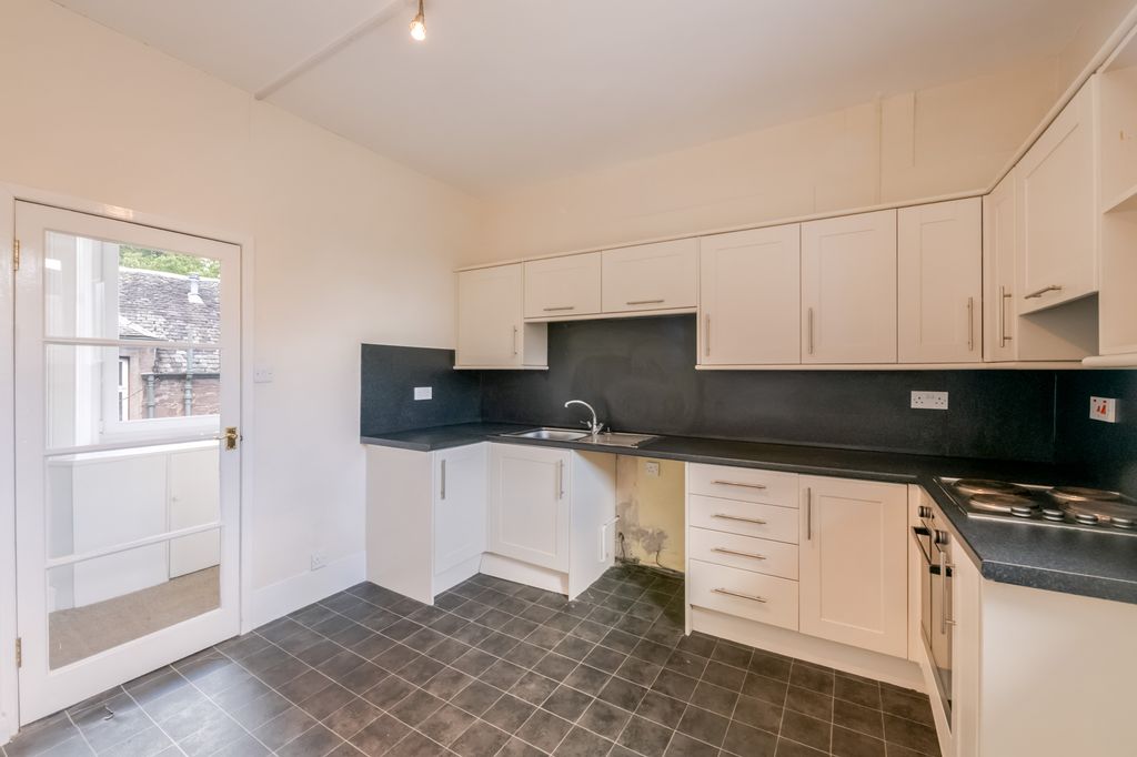 2 bed flat for saleComrie Street, Crieff PH7 photo 5