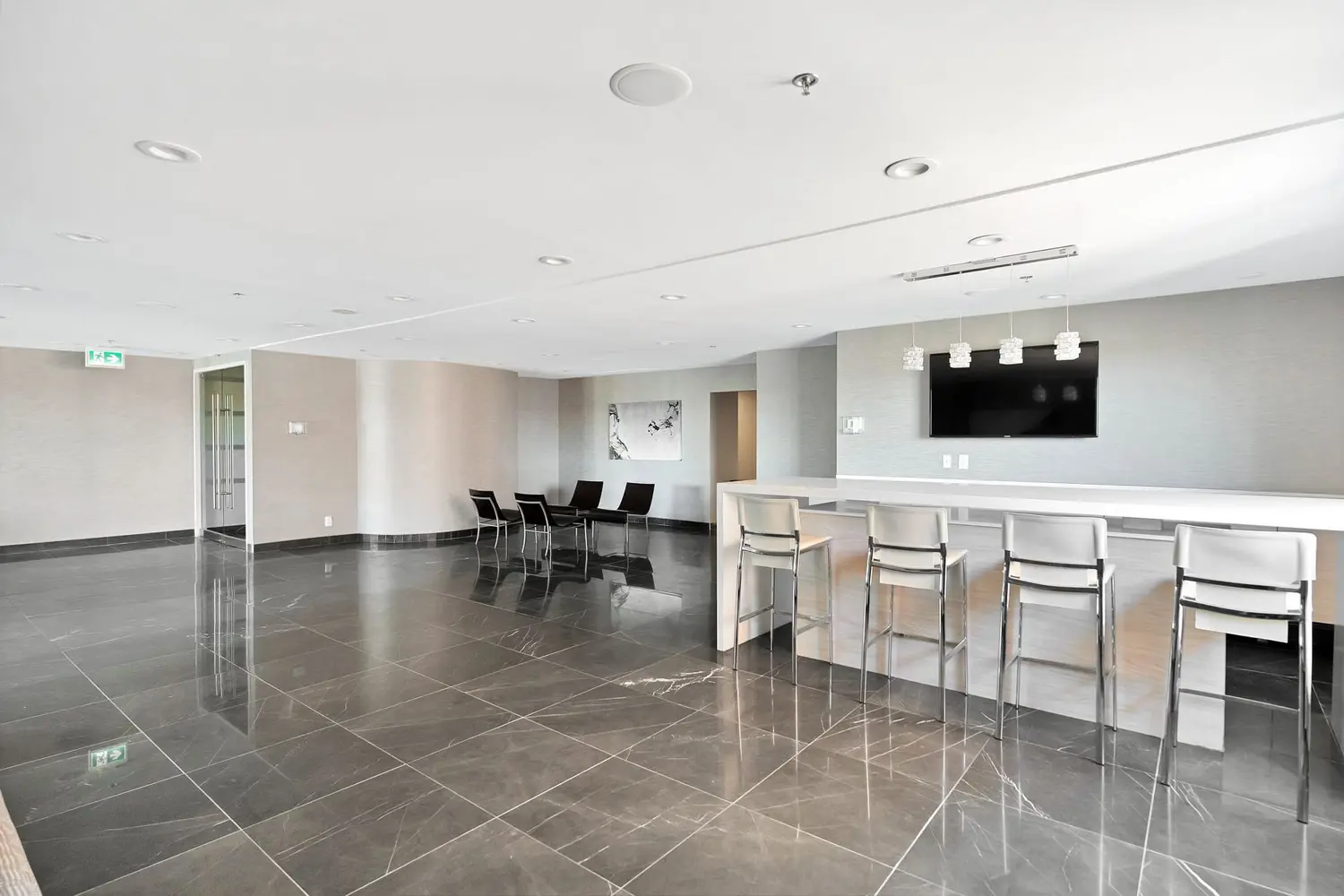8 Park Road 1601 photo 5