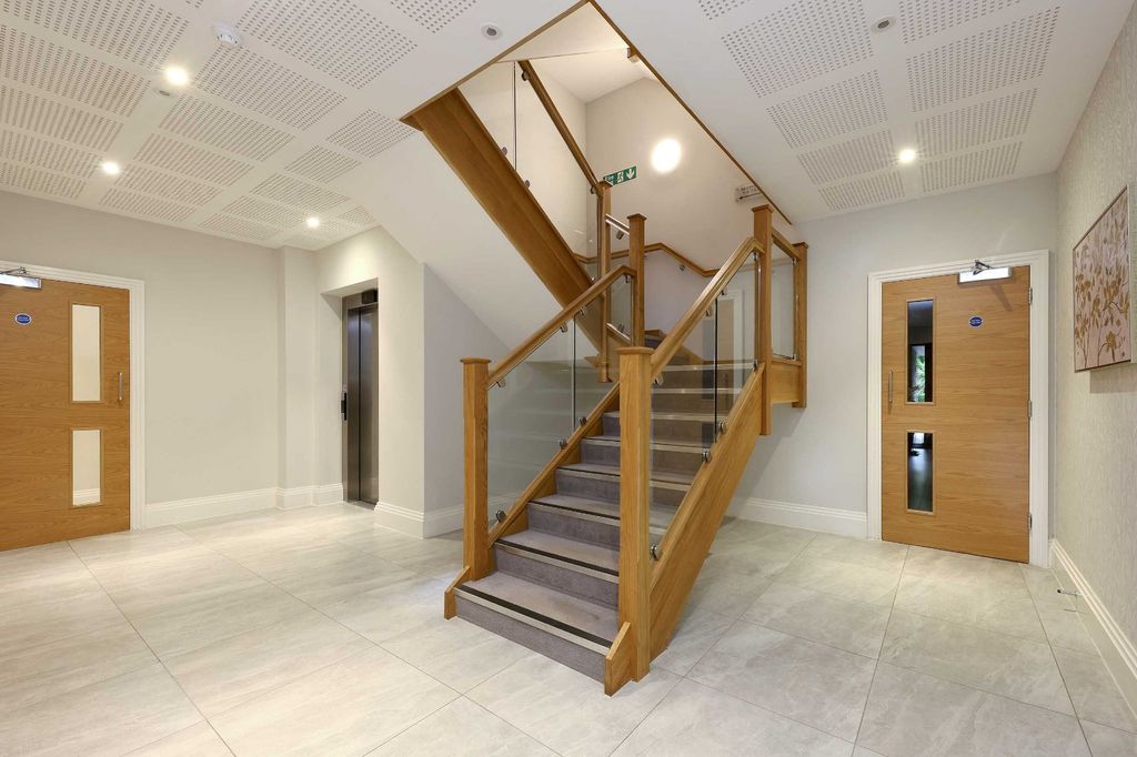 2 bed flat for saleStation Road, Beaconsfield, Buckinghamshire HP9 photo 4