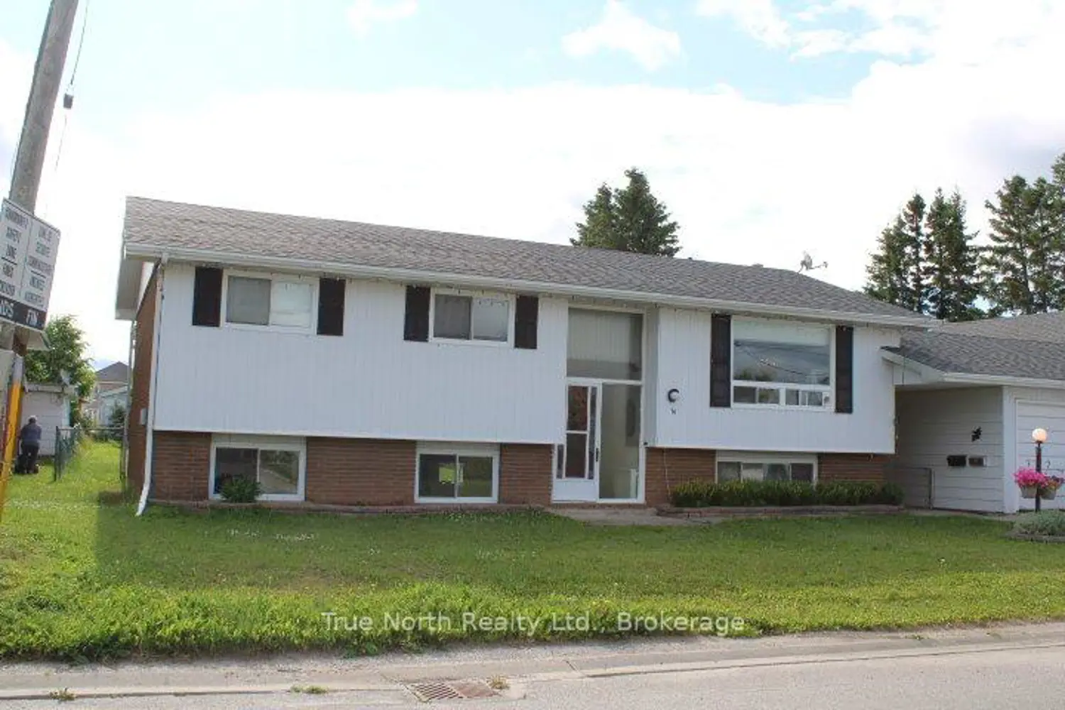16 Brock Crescent