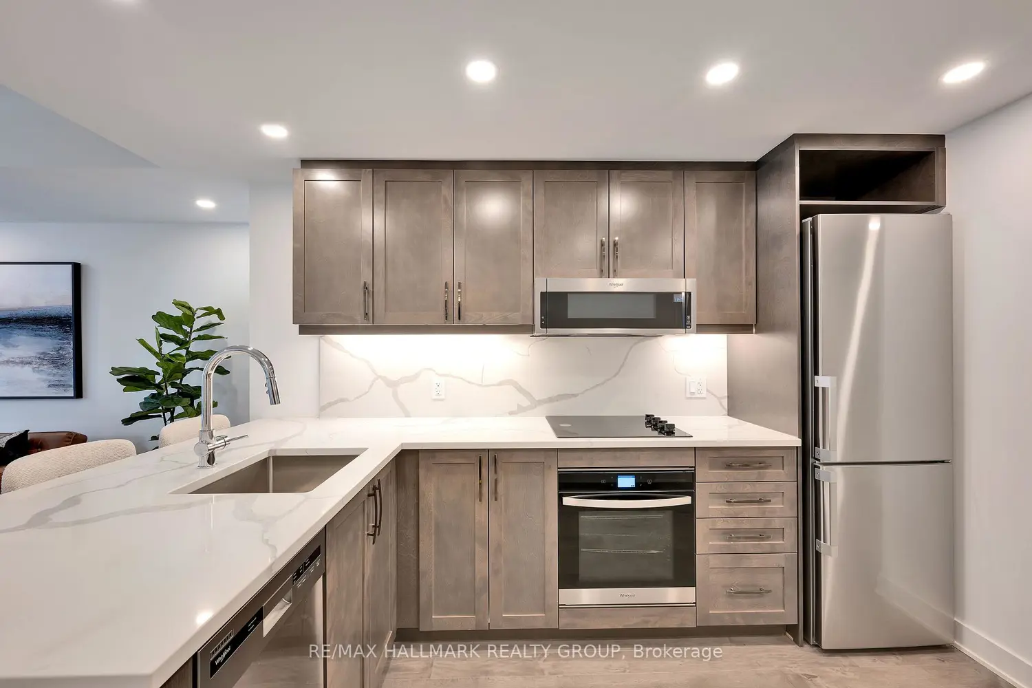 340 Queen Street 701 photo 4