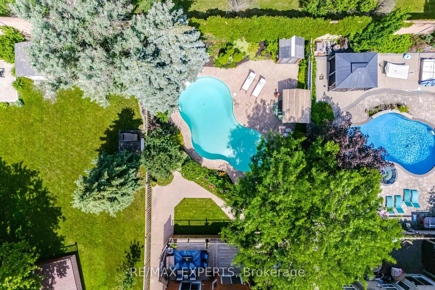 12 Kingfisher Court photo 2