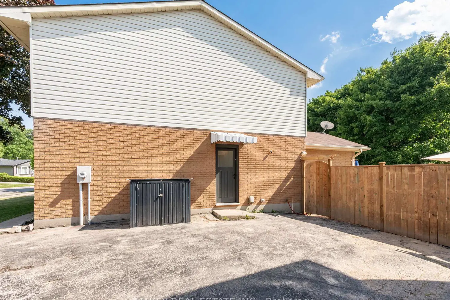 410 Odlum Drive photo 2