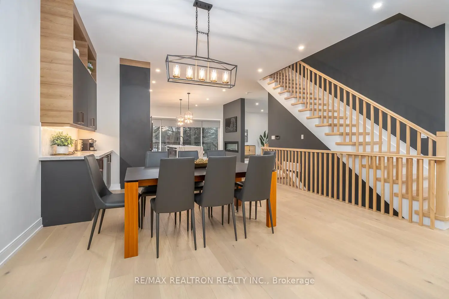 70 Collins Crescent photo 2