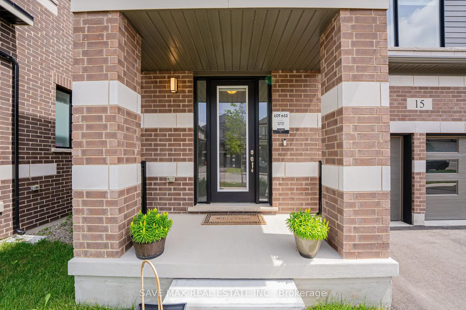 15 Tyler Avenue photo 2