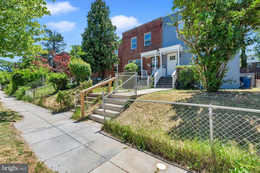 4621 Hillside Road SE, Washington, DC 20019 photo 2