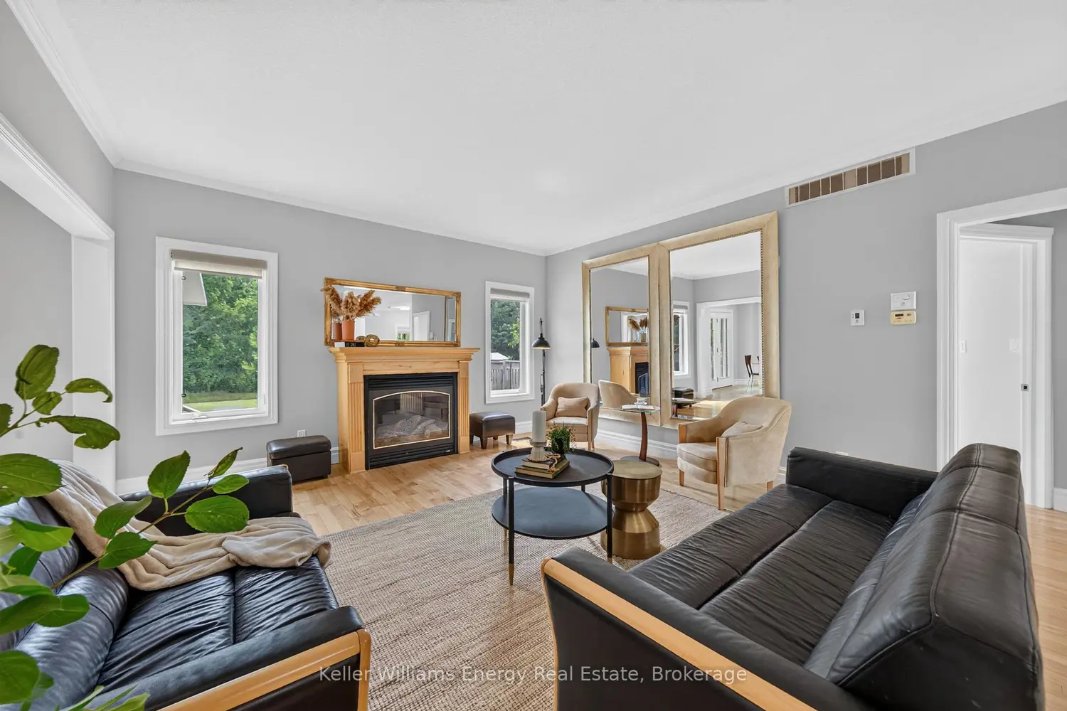 19 Jasper Avenue photo 4