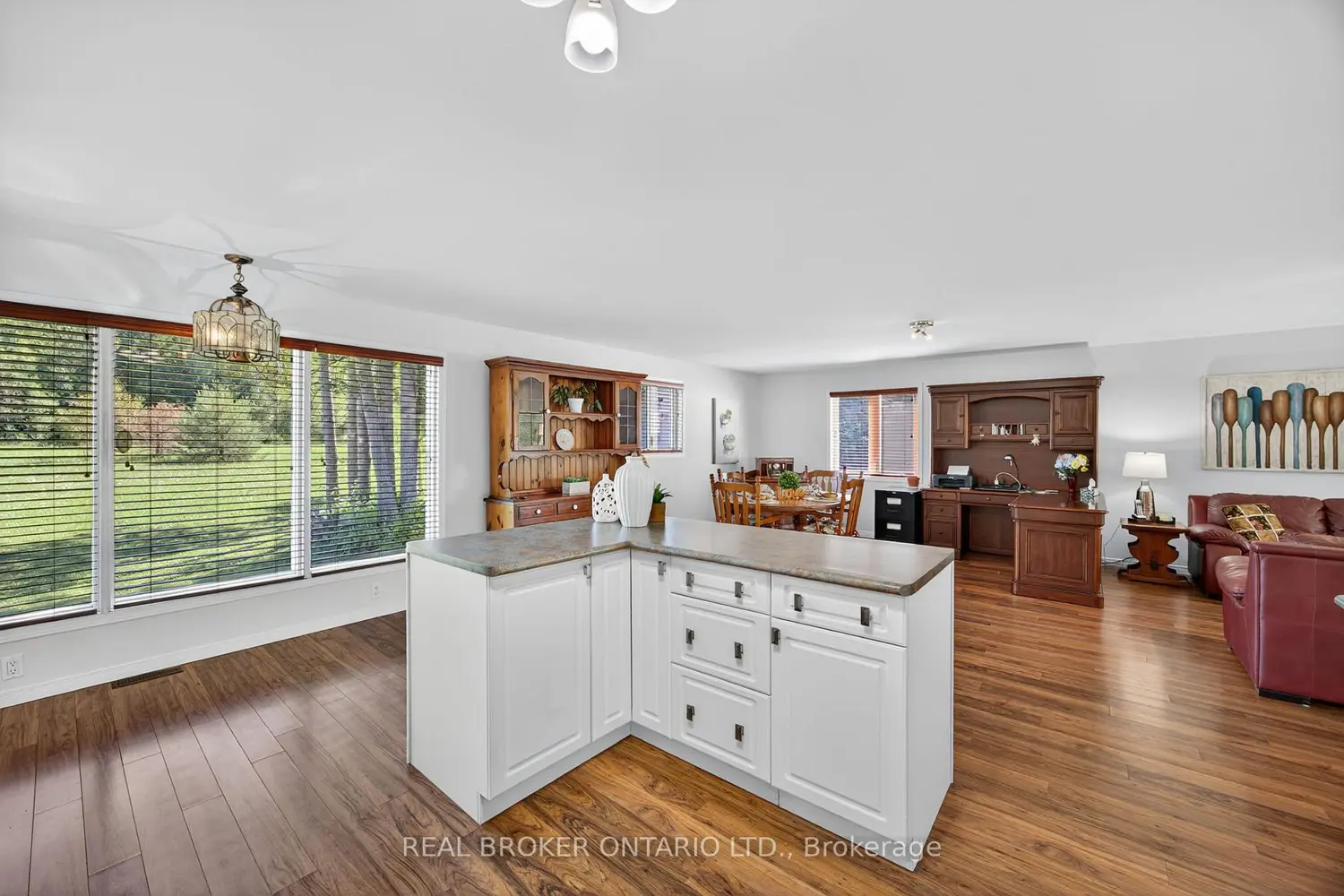 2174 Atkinson Road photo 3