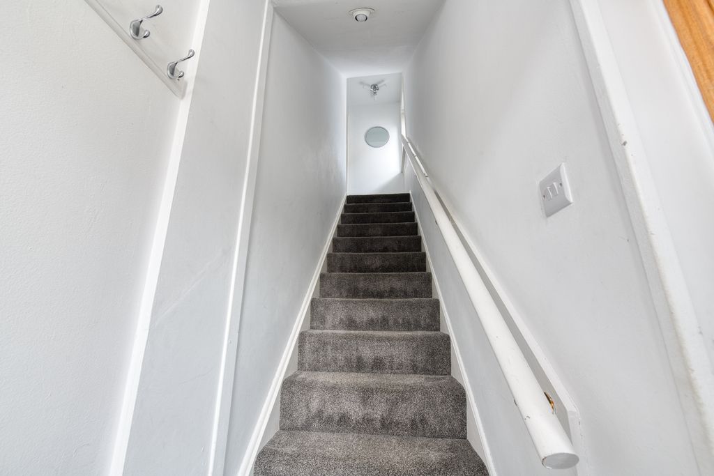 2 bed maisonette for saleEskview Grove, Dalkeith EH22 photo 2