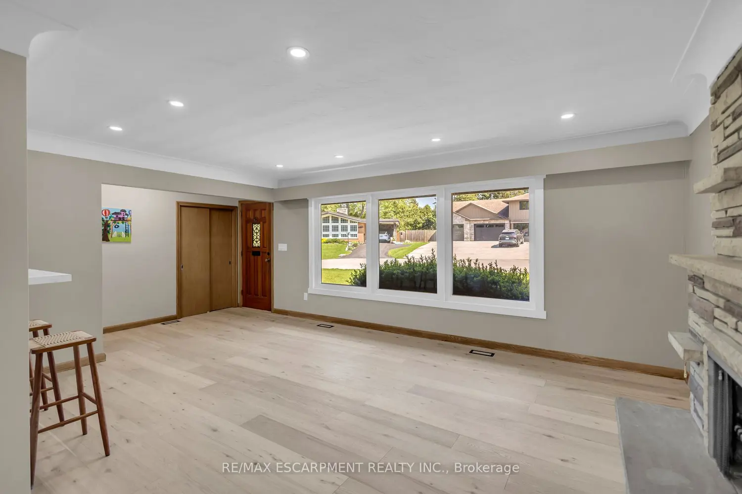 626 Iroquois Avenue photo 2
