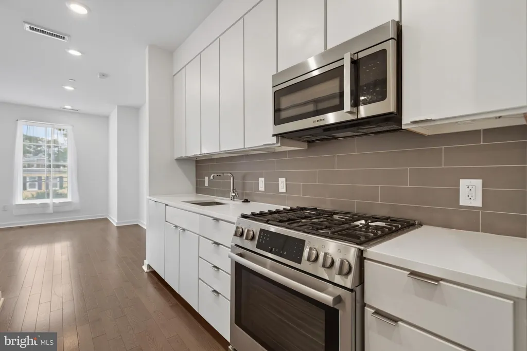 300 8th Street NE Unit 209, Washington, DC 20002 photo 4