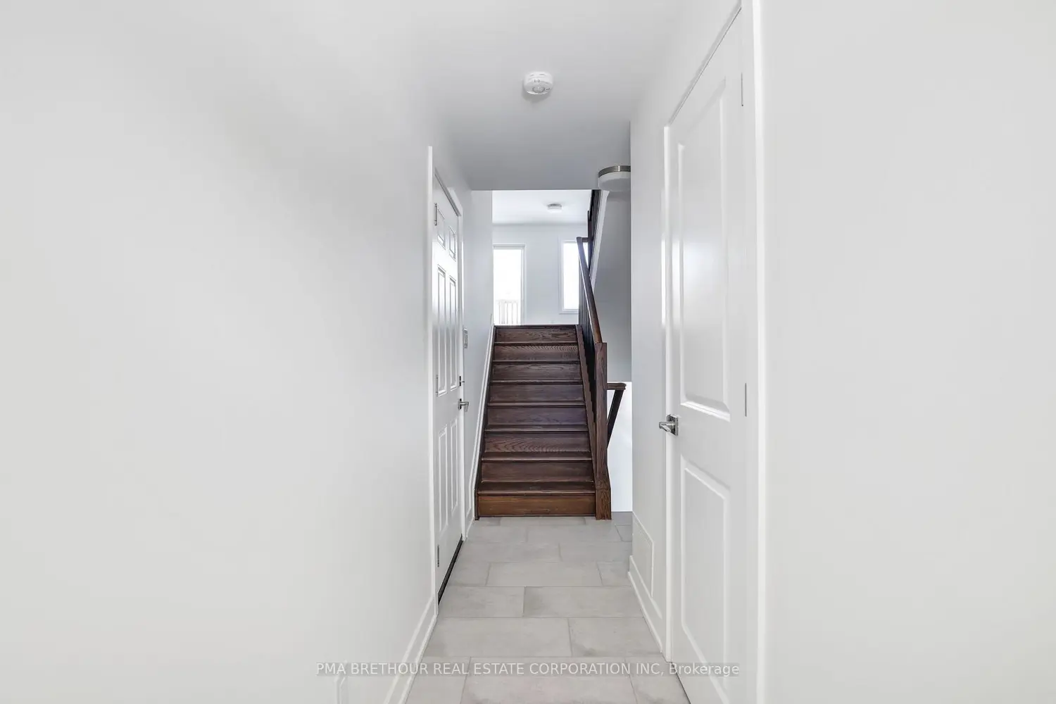 752 St. John Street photo 2