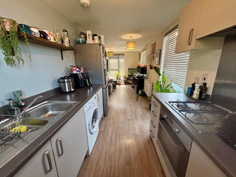 2 bed flat for saleParkside Crescent, Ketley TF1 photo 5