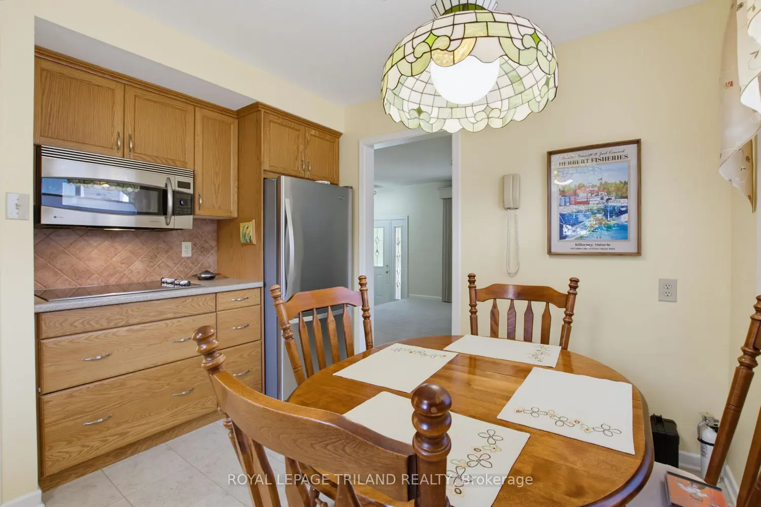 115 Champlain Crescent photo 3