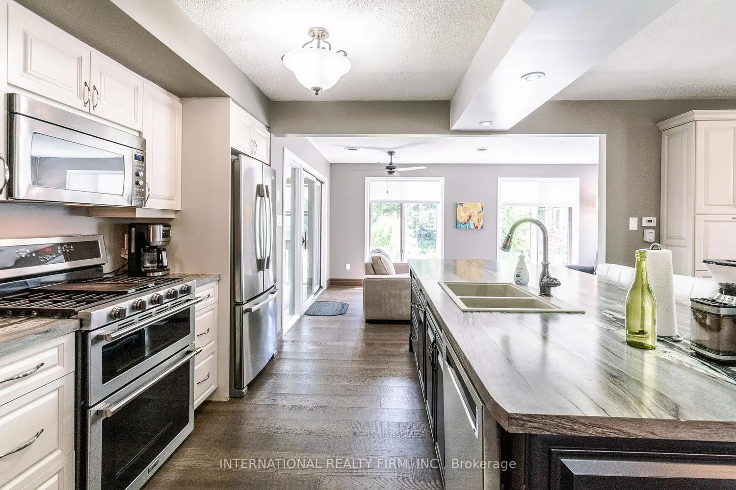 324 Bethune Drive photo 3