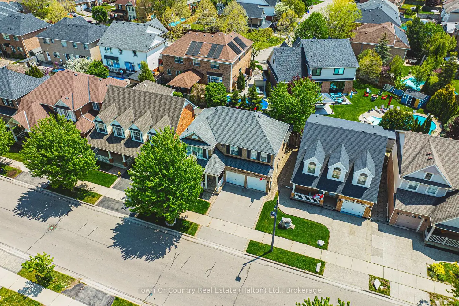 1588 Ramshaw Crescent
