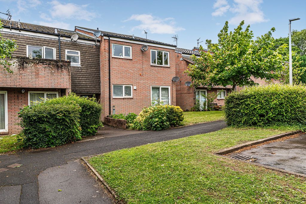 2 bed flat for saleCedar Crescent, Tonteg CF38