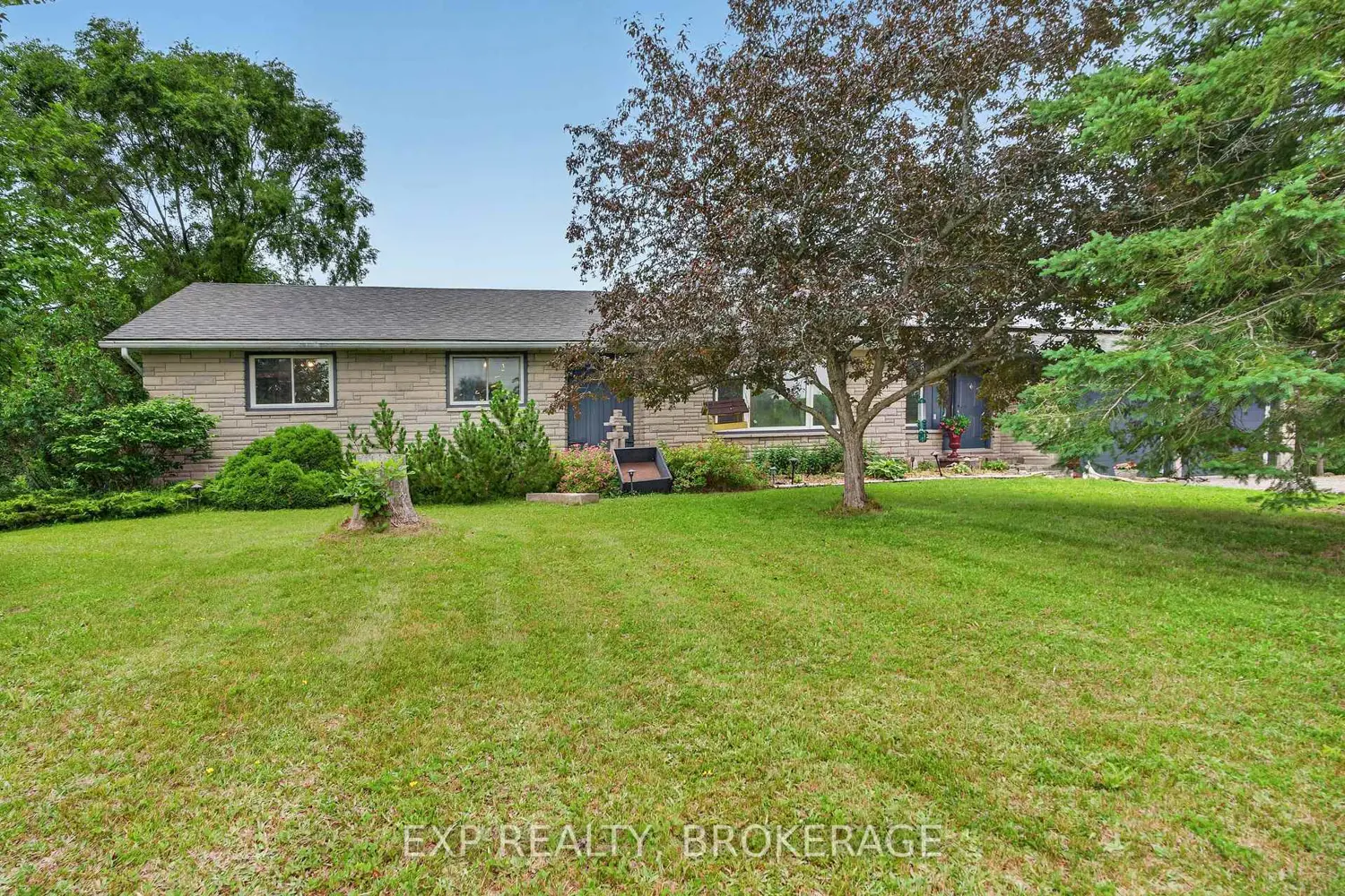 1664 Wallbridge Loyalist Road photo 2