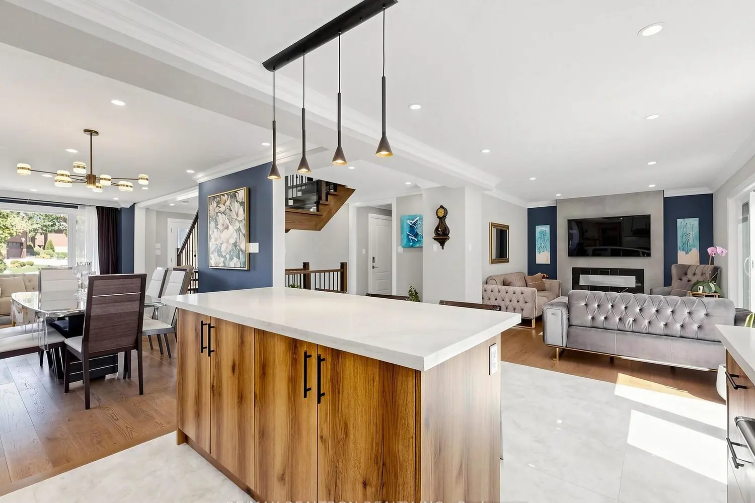 132 Stilecroft Drive photo 3