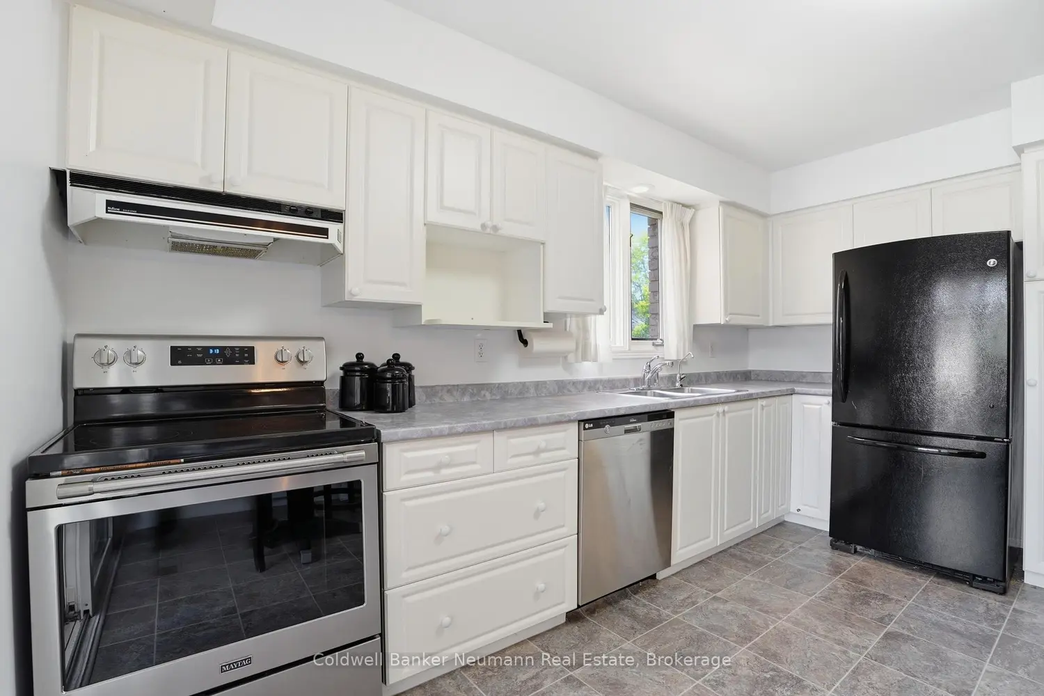 941 Gordon Street 49 photo 4