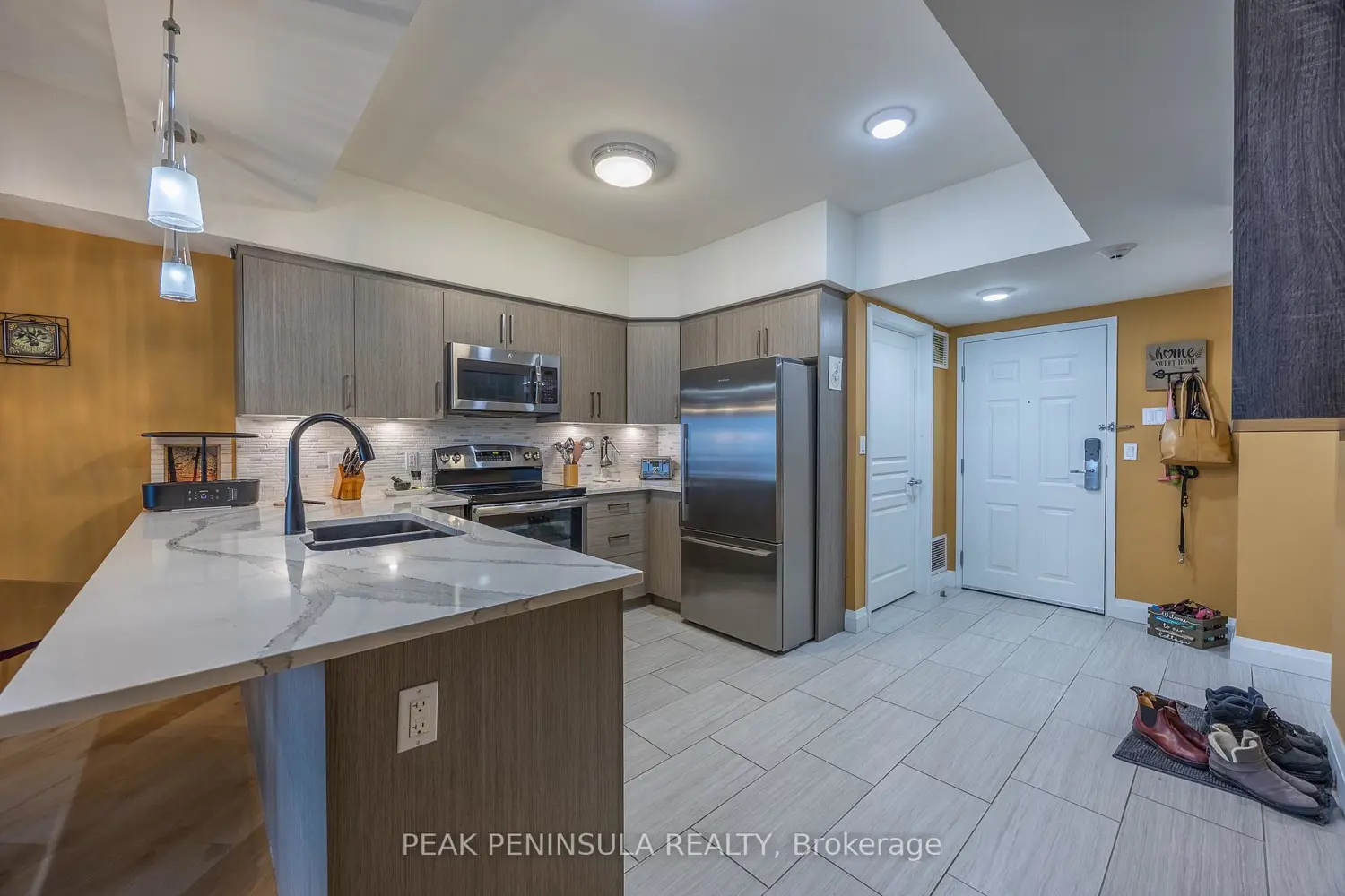 12 Erie Boulevard 203 photo 4