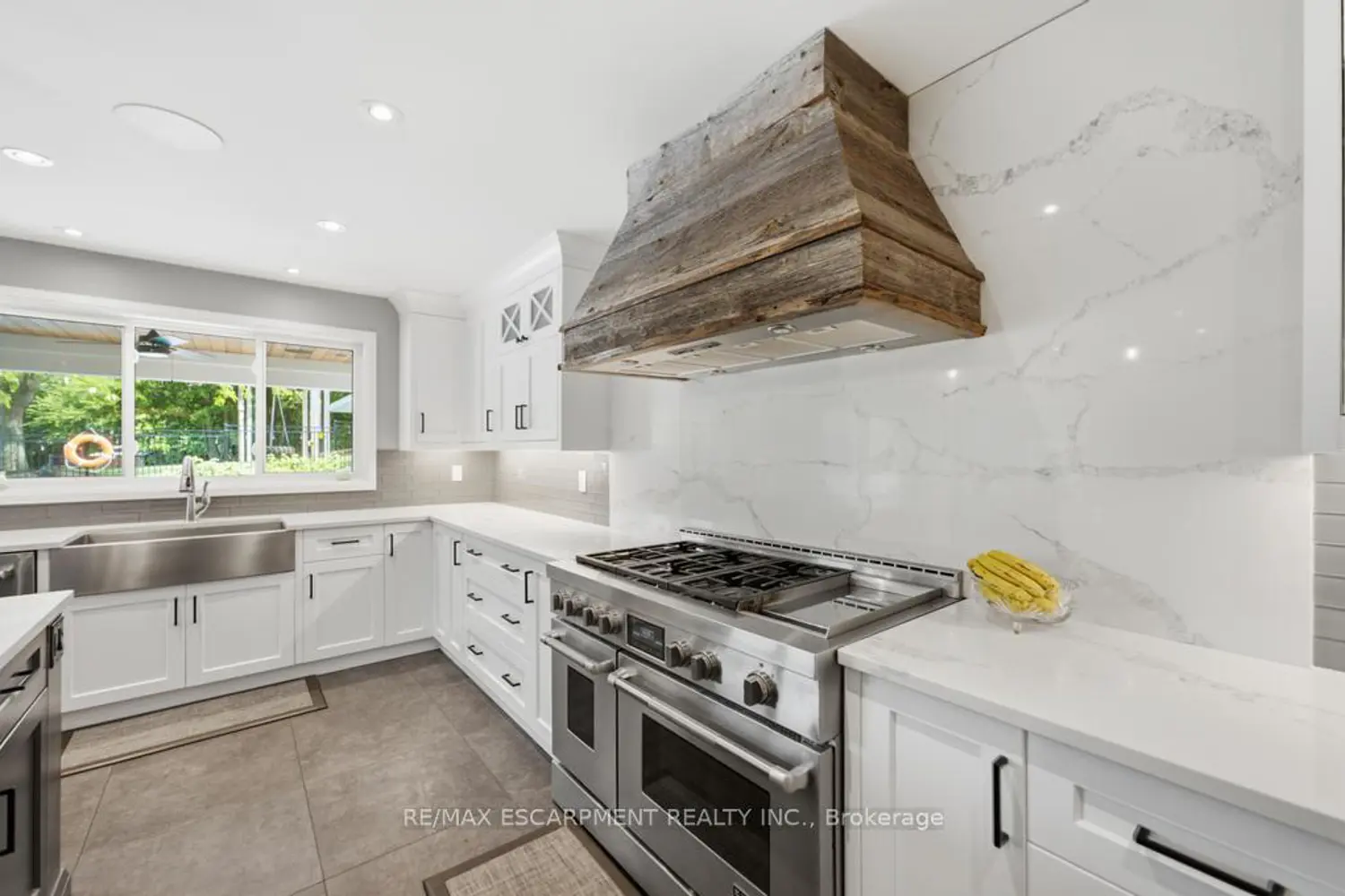 1119 Powerline Road photo 4