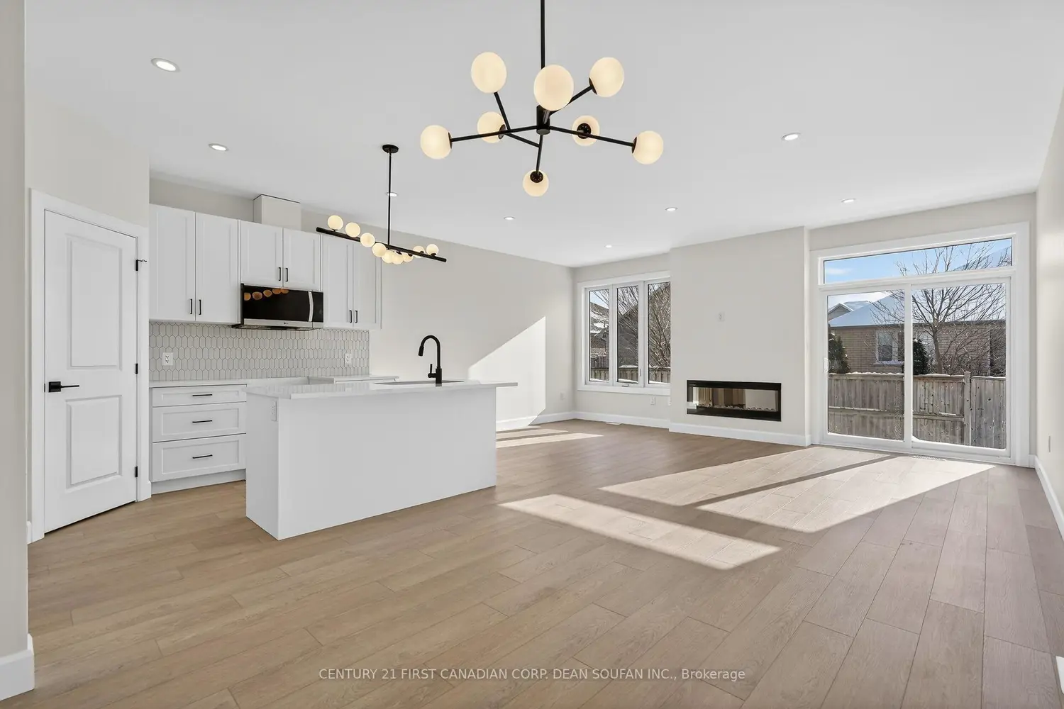 857 Catalpa Square photo 5