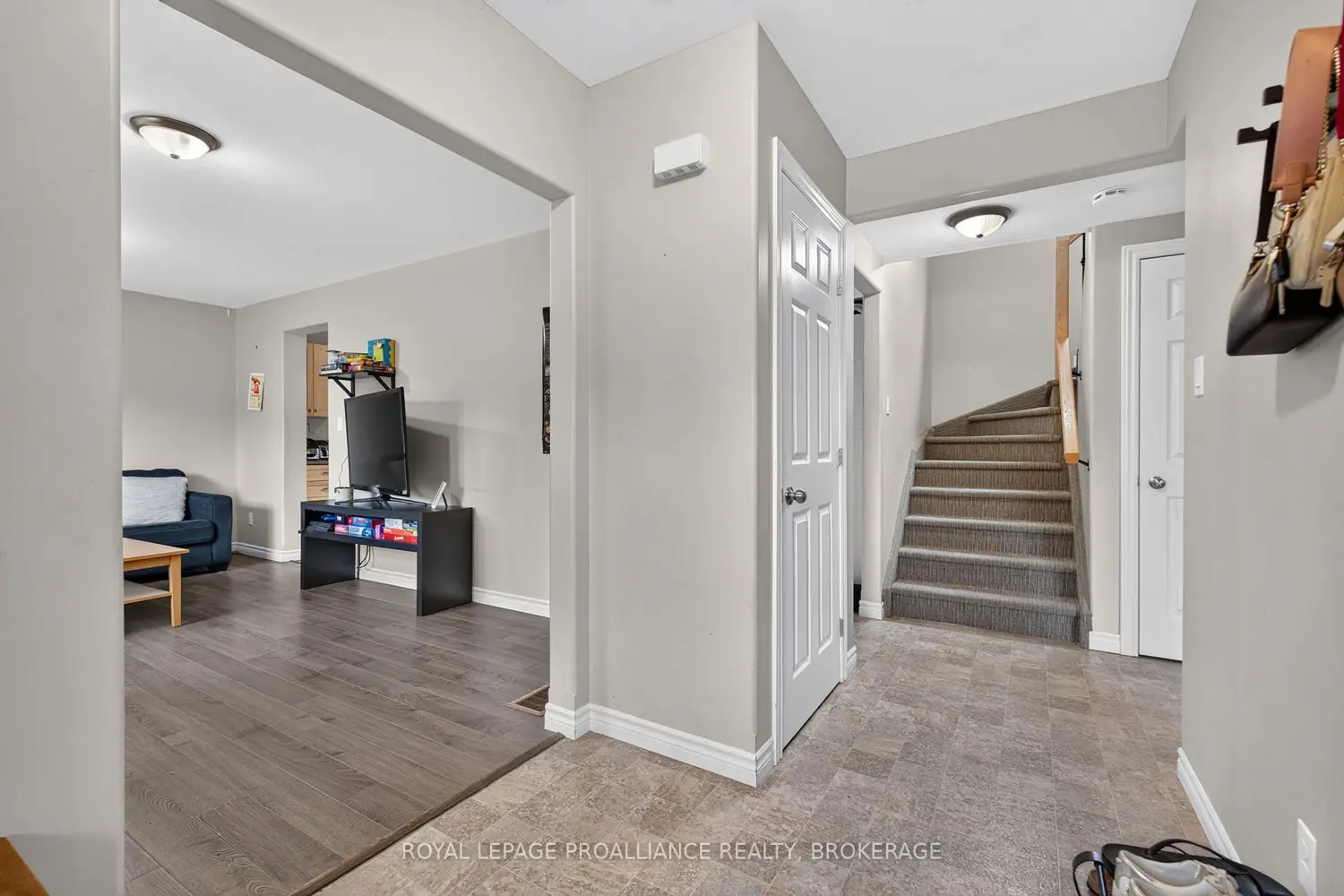 251 Yonge Street photo 4