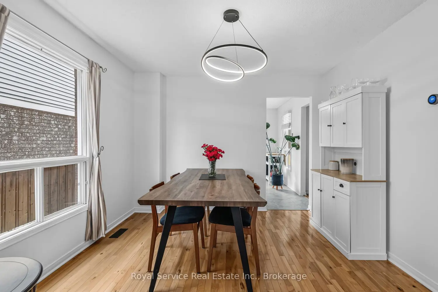 56 Stanford Crescent photo 5