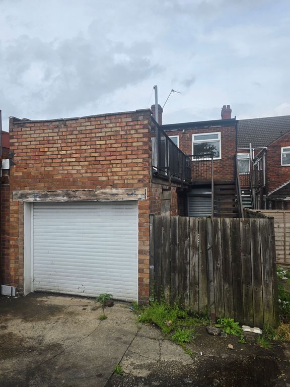 2 bed flat for saleDoncaster Road, Scunthorpe DN15 photo 2