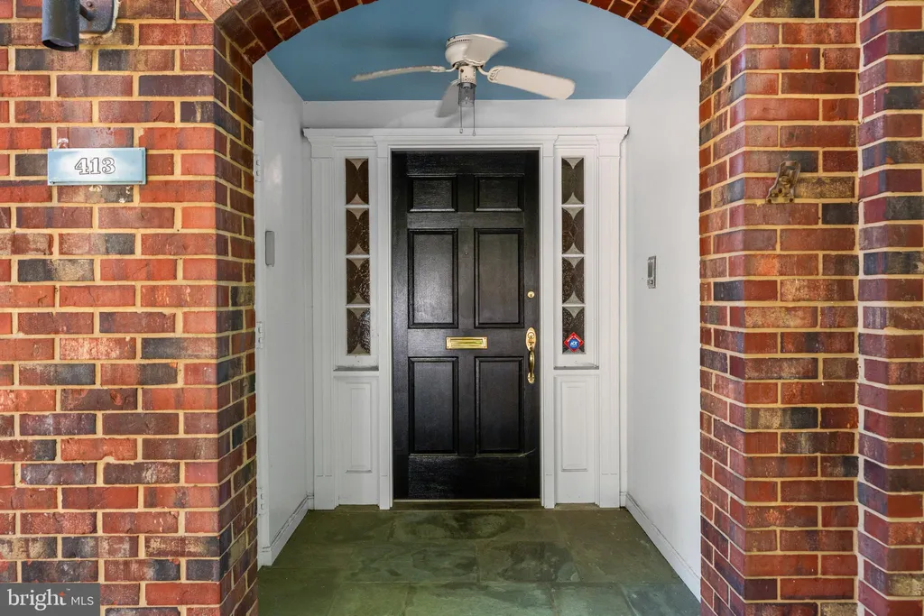 413 D Street SE, Washington, DC 20003 photo 2