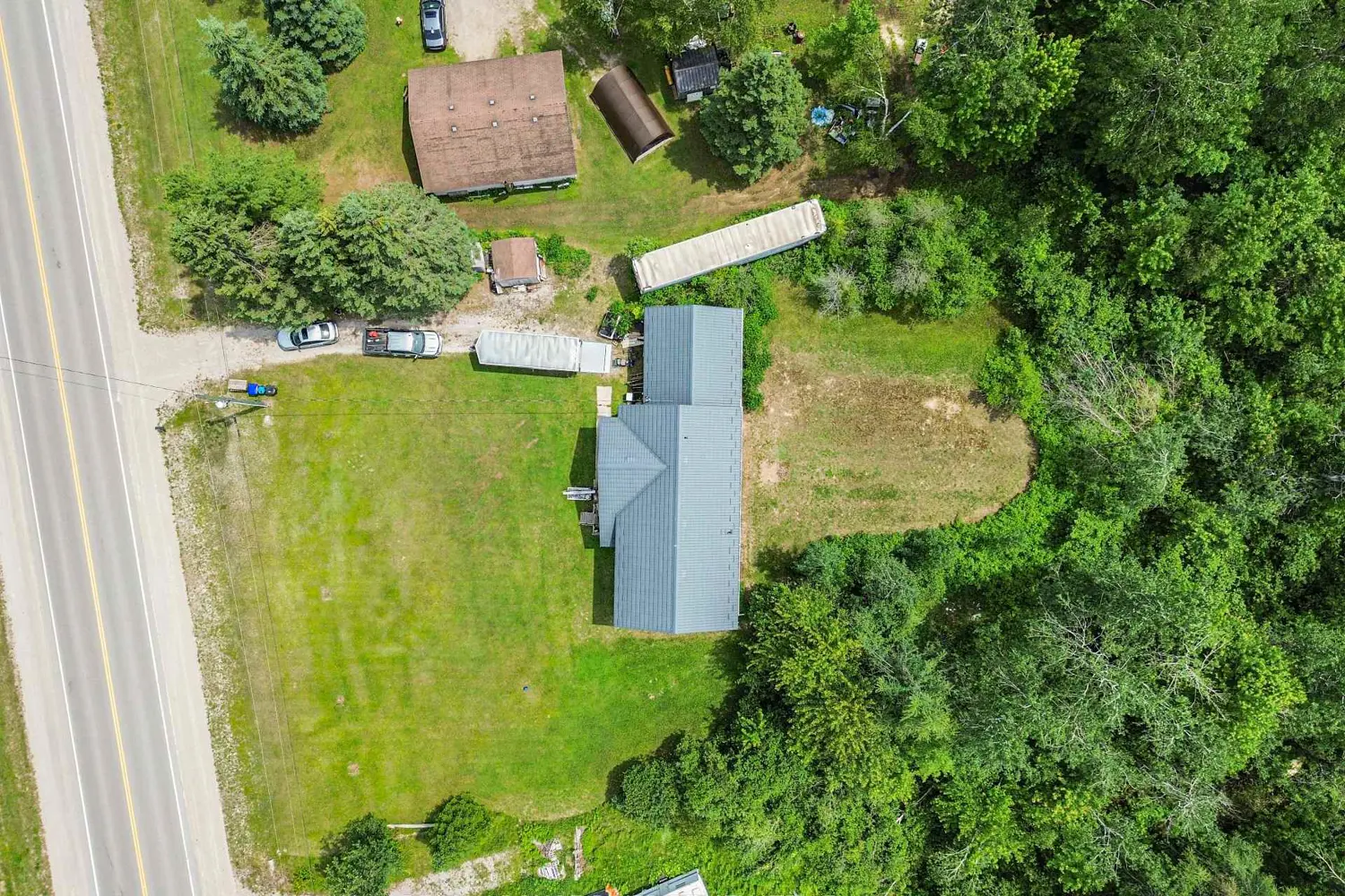 2225 Monck Road photo 3