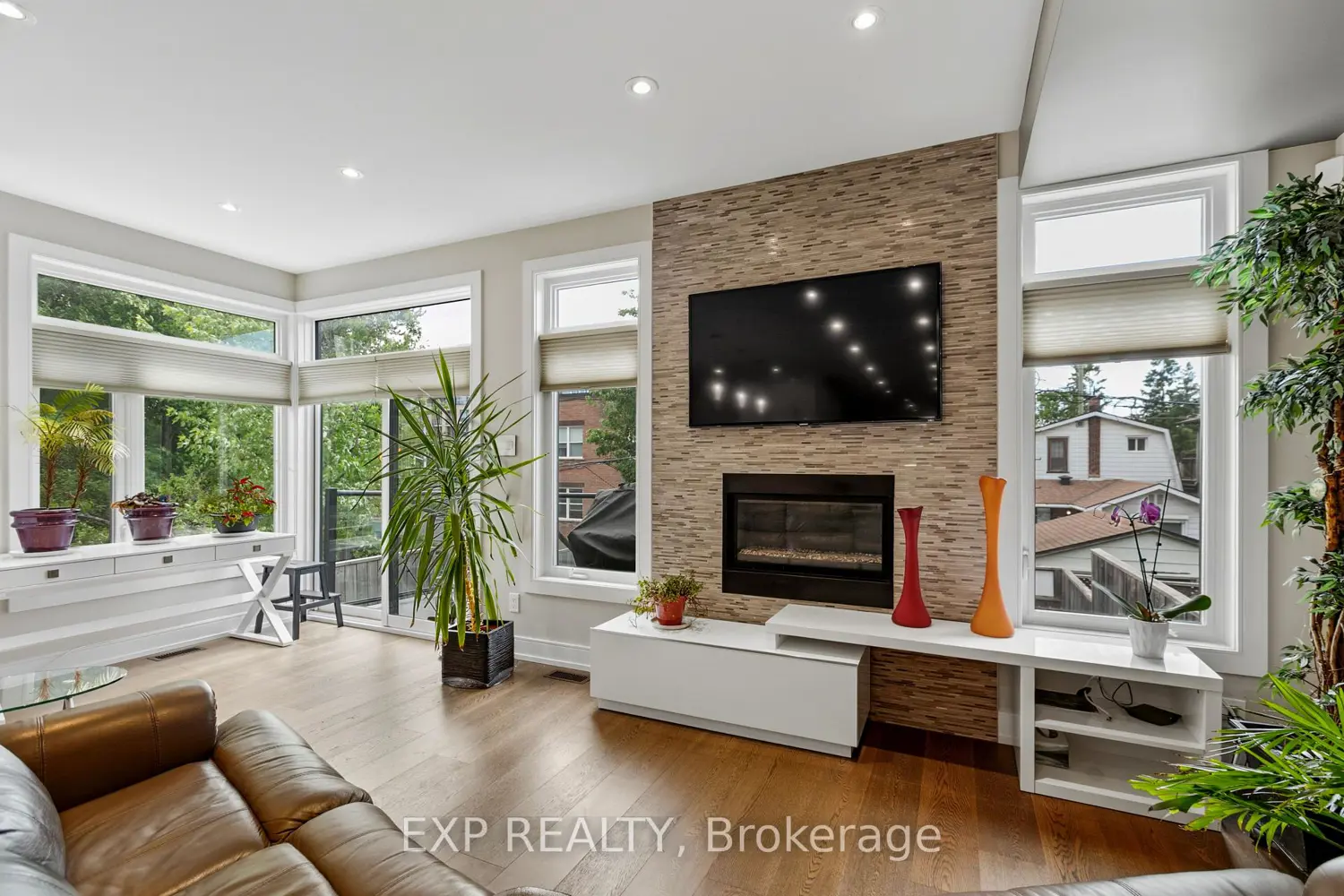 157 Wesley Avenue photo 5