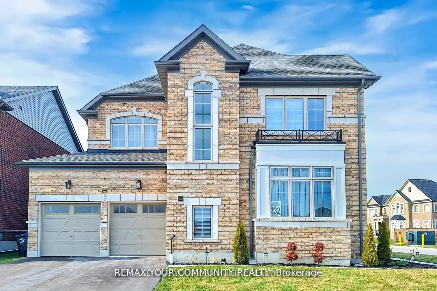 1072 Wickham Road photo 2