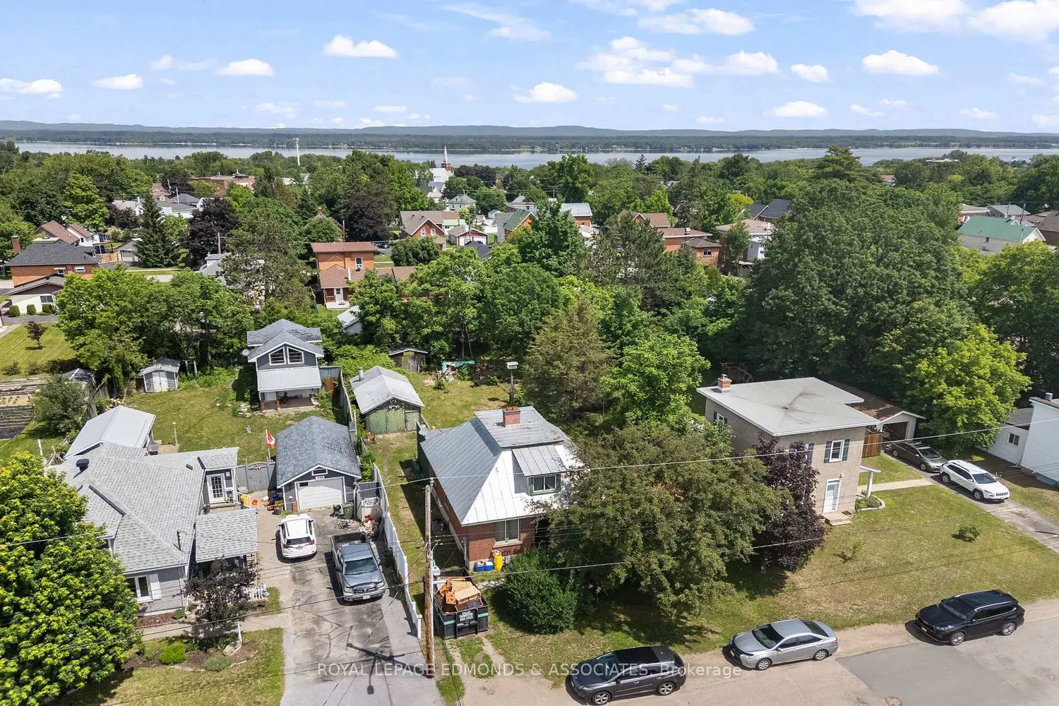 605 Perth Street photo 2