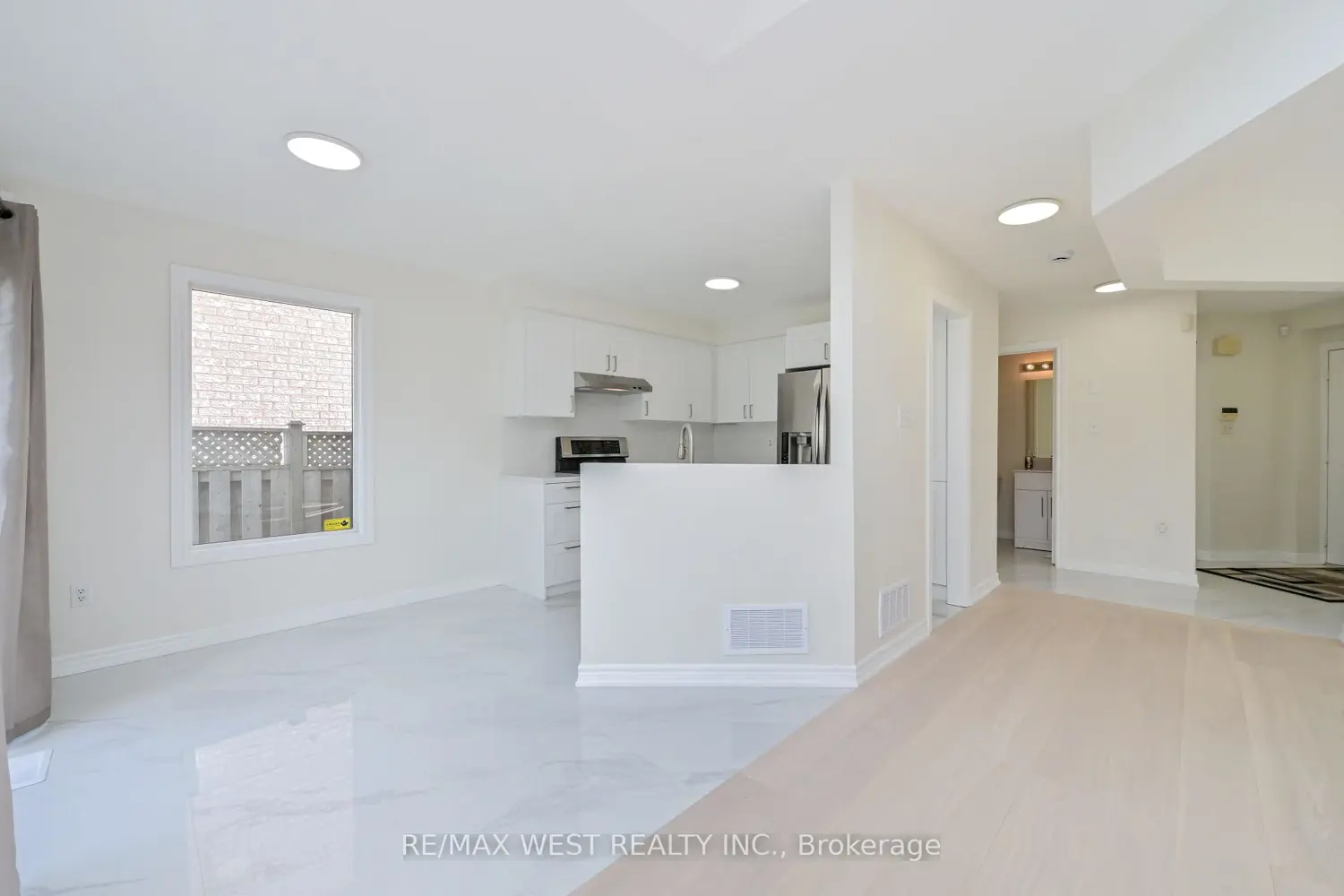 8 Terrastone Court photo 4