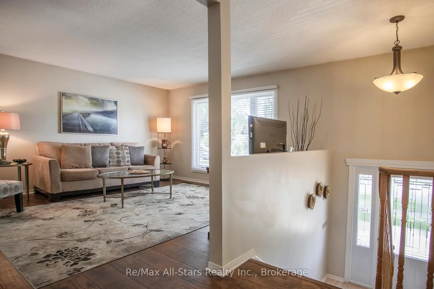 39 Applewood Crescent photo 2