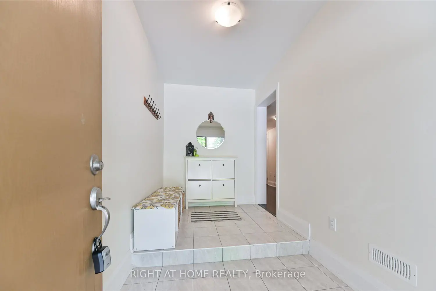 18 Kenneth Wood Crescent photo 2