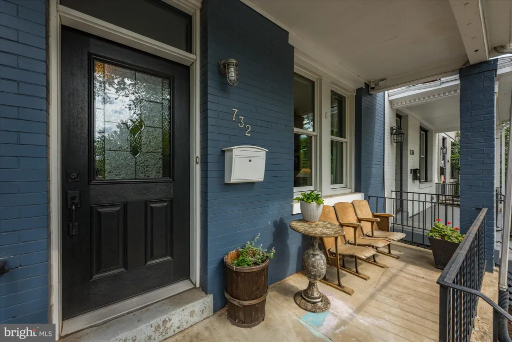 732 13th Street SE, Washington, DC 20003 photo 2