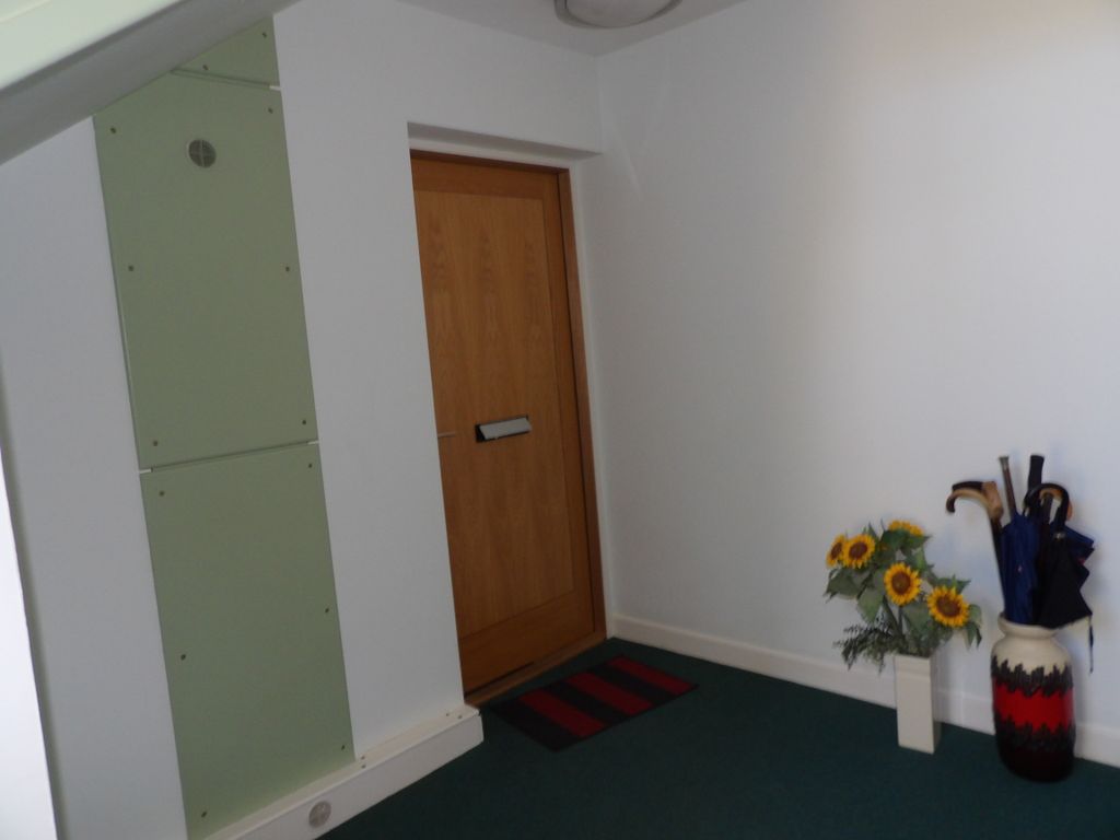 2 bed flat for saleGerhallow, Dunoon PA23 photo 3
