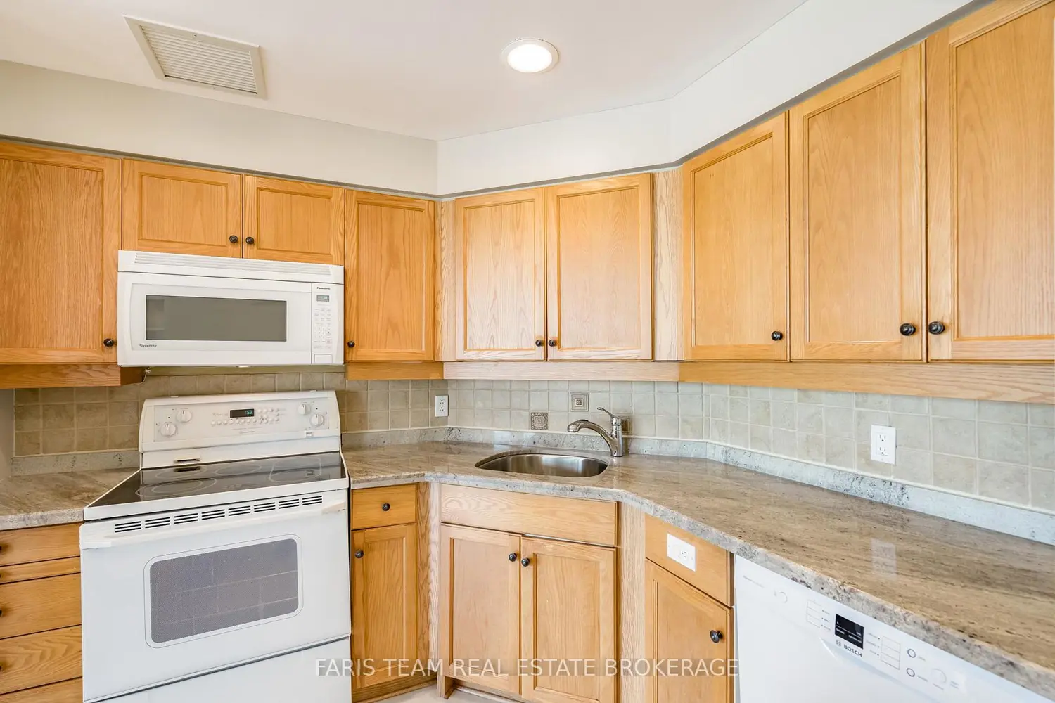 74 Ross Street 82 photo 5